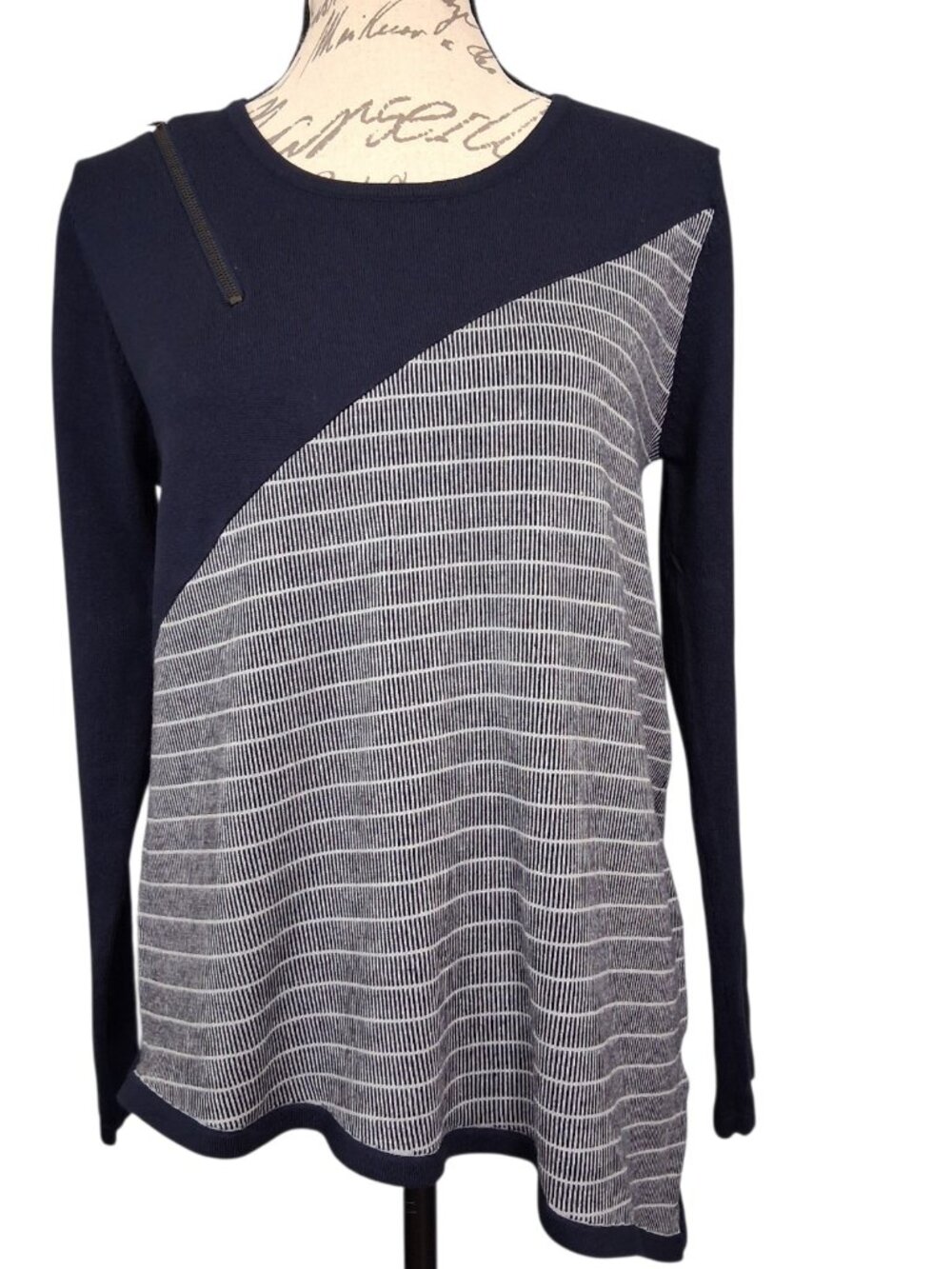 Navy Light Gray Colorblock Asymmetric Knit Top | Size L